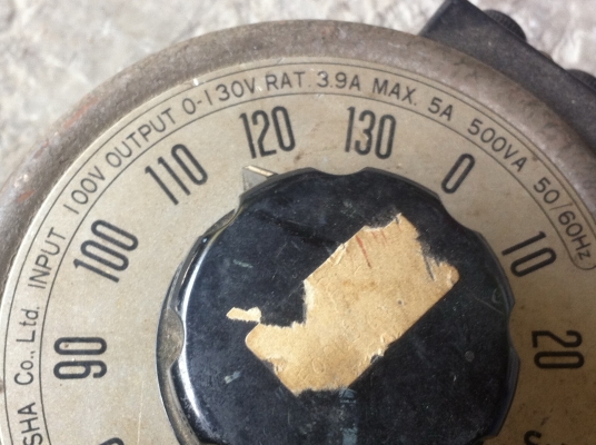 หม้อแปลงไฟปรับค่าได้ขนาด 500VA.  TOKYO-RIKOSHA  จากญี่ปุ่น INPUT 100 V.  OUTPUT 0-130 V. .  5 A.