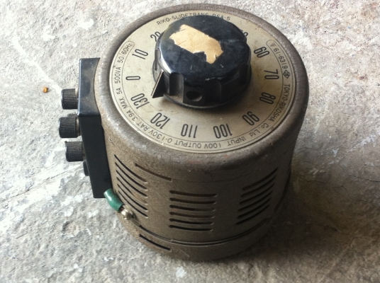 หม้อแปลงไฟปรับค่าได้ขนาด 500VA.  TOKYO-RIKOSHA  จากญี่ปุ่น INPUT 100 V.  OUTPUT 0-130 V. .  5 A.