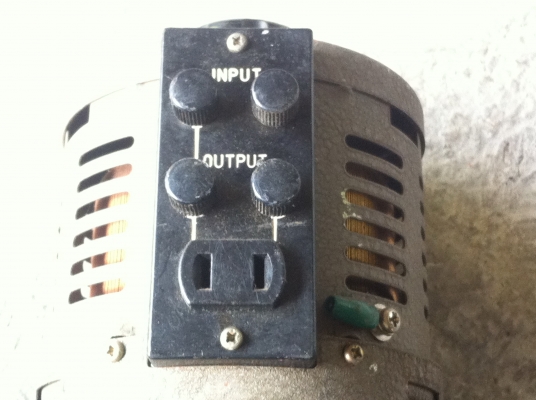 หม้อแปลงไฟปรับค่าได้ขนาด 500VA.  TOKYO-RIKOSHA  จากญี่ปุ่น INPUT 100 V.  OUTPUT 0-130 V. .  5 A.