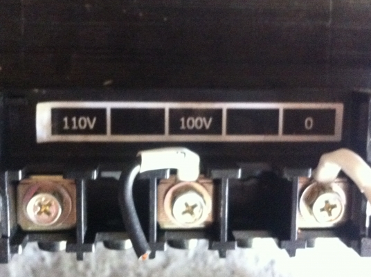 หม้อแปลงไฟจาก 200-220 V. เป็น 100-110 V. ยี่ห้อ AIHARA จากญี่ปุ่นขนาด 2 KVA.