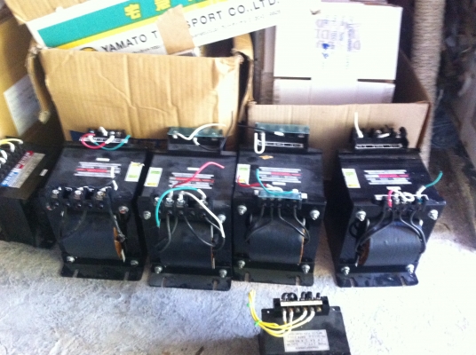 หม้อแปลงไฟจาก 200-220 V. เป็น 100-110 V. ยี่ห้อ AIHARA จากญี่ปุ่นขนาด 2 KVA.