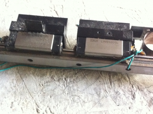 แท่นรางเลื่อนสไสด์ linear bearing พร้อมลูกเลื่อนสองตัวต่อขุดและ Ballscrew