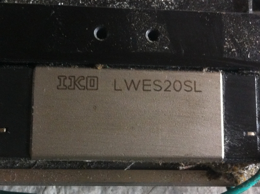 แท่นรางเลื่อนสไสด์ linear bearing พร้อมลูกเลื่อนสองตัวต่อขุดและ Ballscrew