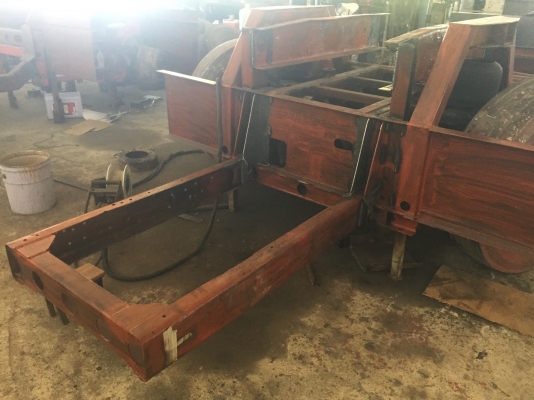 คัซซีบัสประกอบใหม่ อีซูซุ 10 ล้อ