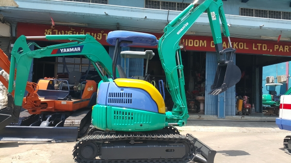 ขาย รถขุด KOMATSU รุ่น PC30MR-1- แทร็กเหล็ก สลักแน่น ทำงานไว  มือสอง นำเข้าจากญี่ปุ่น มือถือ/LINE ID :0818753444