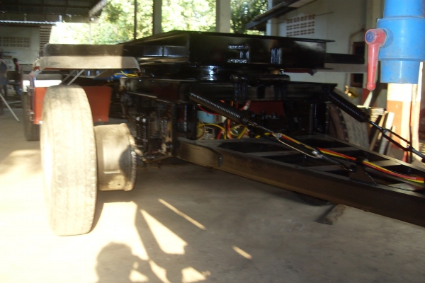 * ขายลูกพ่วงใหม่ คัสซีเปล่าต่อใหม่ ยาว 6.50 เมตร มีลูกพ่วง 3 เพลา 7.20 พร้อมทะเบียน ราคา 250,000.-