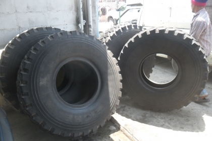 ยาง เรเดียน 14.00 - R20 สวยๆ  มี 4 เส้น เส้นละ 3900 บาท