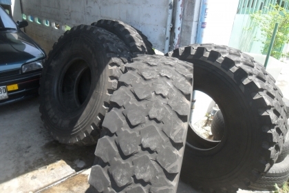 ยาง เรเดียน 14.00 - R20 สวยๆ  มี 4 เส้น เส้นละ 3900 บาท