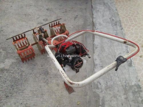 เครื่องกำจัดวัชพืชในร่องข้าว    MARUYAMA    MA3   รหัสสินค้า : 80802440   หรือเพิ่มเติมไดที่ www.nihonmono.com