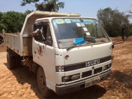 ขายด่วนครับ  ดั้ม NKR110  รถห้างแท้  Fหลัง  เกียร115  ยาง8.25-16  กะบะ3.60   เอกสารครบ  ภาษีขาด2 ปี