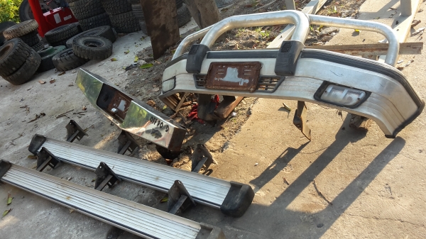 ขายกันชนอ๊อฟโรด4X4มีเนียม แสตนเลดใส่ได้ทุกรุ่นครับ ขาย 10000 บาท