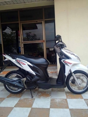 Honda Click 125 i รุ่น tune up สีขาวเทา รถสวยจริง สภาพดีมากๆ คุ้มค่าแน่นอน