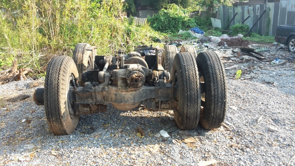 ขายชุดเพลาหลัง10ล้อทหาร2เพลาพร้อมล้อ6ล้อ เอาไปแปลงใส่10ล้อ หรืออีแต๋นได้เลยครับ สภาพสวยมากขาย 75000 บาท ให้หมดเลยครับทั้งแพเอาไปทำบิ๊กฟุ๊ตก้ได้