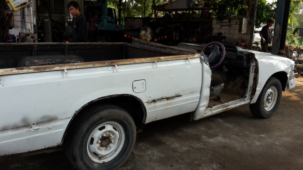 ขายรถหรูเปิดประทุนเอาไปเล่นสงกรานต์ ทะเบียนไม่ขาดเอกสารพร้อมโอน ซื้อมา12ล้าน ขาย 28000 บาท เครื่องSD22 เครื่องดีครับขับกลับได้เลย