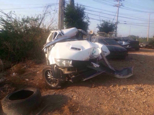 เฟอร์จูนเนอร์  สี ขาว ออโต้โฟร์ โอนลอยๆบุคคล เเยกอะไหลขายทุกส่วนคัฟ