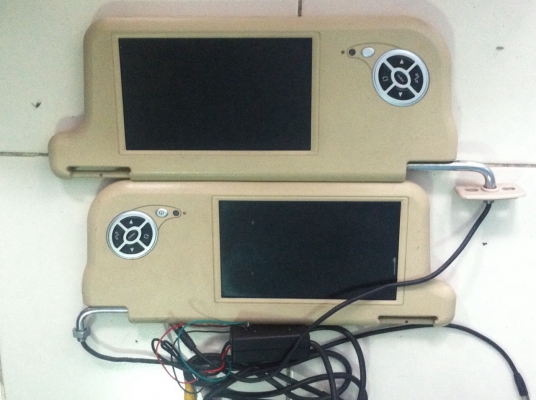 จอบังแดด 7นิ้ว มีAV 2 ช่อง มีสายไฟชุดเดียว อีกข้างต้องไปแปลง แปลงจากสายอีกข้างได้ มือ2 ญี่ปุ่น