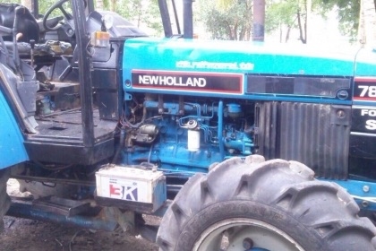 FORD 7840 - 2 เพลา รถสวยสภาพดีมากครับพร้อมทำงานได้เลย อุปกรณ์ครบพร้อม มีใบดันหน้า ผานพรวน 6 เครื่องยนต์แรงดีไม่เยิ้ม ระบบเกียร์ใช้งานง่ายไม่มีหลุด เดินหน้า 16 ถอยหลัง 16 ระบบไฮดรอลิกส์มีเยิ้มบ้างนิดหน่อยครับแต่พร้อมใช้งานได้ดีไม่มีปัญหาครับ ช่วงล่างยางสภา