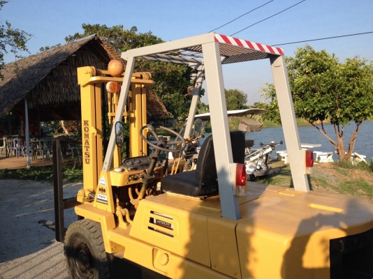 รถยกkomutsu 2.5ตัน ดีเซล สภาพดีพร้อมใช้ เพิ่งเข้าจากญี่ปุ่น