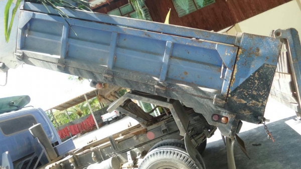 รถอีซูซุ 6 ล้อดั้ม  NPR  130 แรงม้า. ปี 46   สนใจติดต่อ 081 - 6079515