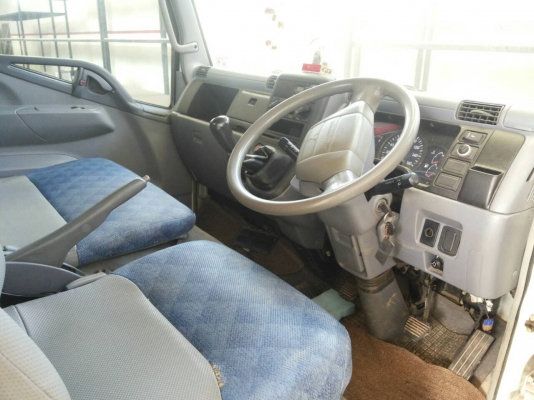 รถมิตซู 6 ล้อ ( ไม่ดั้ม )  135 แรงม้า. ปี 55  ( รถวิ่ง 9x,xxx กม. )   สนใจติดต่อ 081 - 6079515