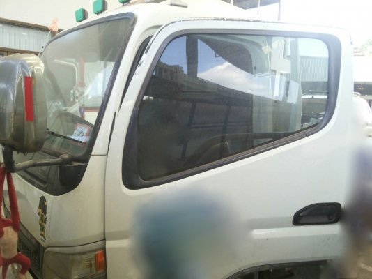 รถมิตซู 6 ล้อ ( ไม่ดั้ม )  135 แรงม้า. ปี 55  ( รถวิ่ง 9x,xxx กม. )   สนใจติดต่อ 081 - 6079515