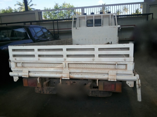 รถมิตซู 6 ล้อ ( ไม่ดั้ม )  135 แรงม้า. ปี 55  ( รถวิ่ง 9x,xxx กม. )   สนใจติดต่อ 081 - 6079515