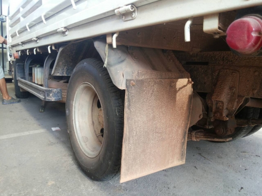 รถมิตซู 6 ล้อ ( ไม่ดั้ม )  135 แรงม้า. ปี 55  ( รถวิ่ง 9x,xxx กม. )   สนใจติดต่อ 081 - 6079515