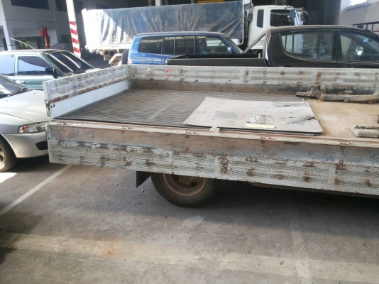 รถมิตซู 6 ล้อ ( ไม่ดั้ม )  135 แรงม้า. ปี 55  ( รถวิ่ง 9x,xxx กม. )   สนใจติดต่อ 081 - 6079515