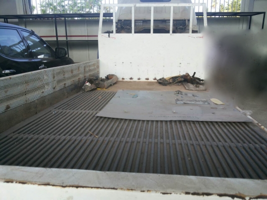 รถมิตซู 6 ล้อ ( ไม่ดั้ม )  135 แรงม้า. ปี 55  ( รถวิ่ง 9x,xxx กม. )   สนใจติดต่อ 081 - 6079515