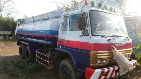 ขายรถบรรทุก 10 ล้อน้ำมัน HINO FL18 บรรจุน้ำมัน 4 ห้องๆละ 4000 ลิตร 16000 ลิตร ราคา 680000