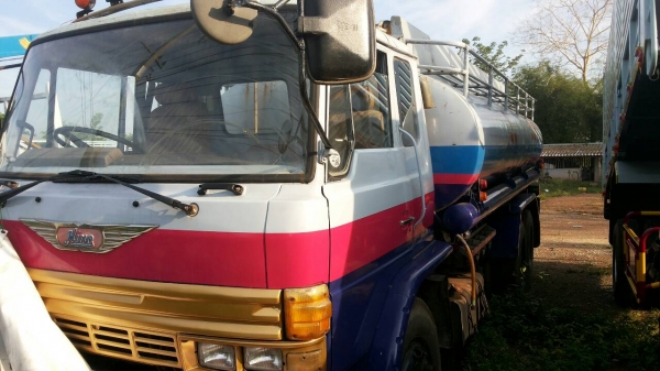 ขายรถบรรทุก 10 ล้อน้ำมัน HINO FL18 บรรจุน้ำมัน 4 ห้องๆละ 4000 ลิตร 16000 ลิตร ราคา 680000