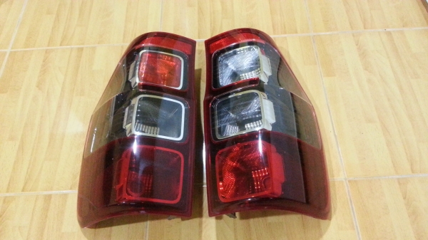 ไฟท้ายNew Ford Ranger Wildtrack ของแท้มือสอง