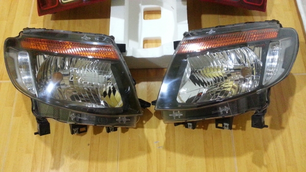 ไฟหน้า All New Ford ranger ของแท้มือสอง