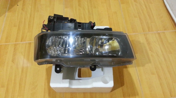 ไฟหน้า เชพ โคโลราโด้ ตาสองชั้น ข้างขวาของแท้มือสอง