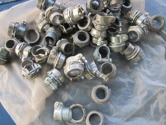 คอนเน็ตเตอร์ ยึดท่อสายไฟฟ้า คอนเน็ตเตอร์ ยึดท่อสายไฟฟ้า