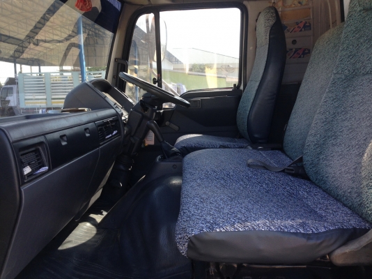 HINO FฺฺฺB4J สมอเงิน ยาว 5 เมตร เครื่อง 140 แรง ตู้ 3 บาน