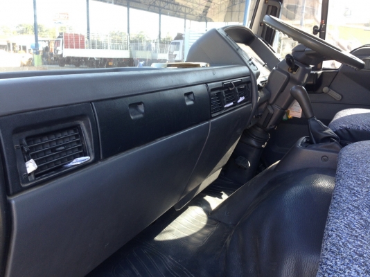 HINO FฺฺฺB4J สมอเงิน ยาว 5 เมตร เครื่อง 140 แรง ตู้ 3 บาน