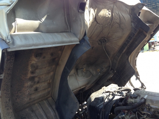 HINO FฺฺฺB4J สมอเงิน ยาว 5 เมตร เครื่อง 140 แรง ตู้ 3 บาน