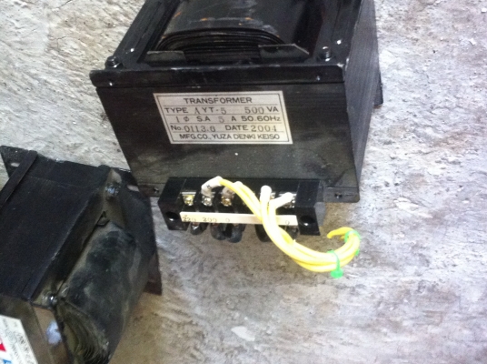 หม้อแปลงไฟจาก 200-220 V. เป็น 100-110 V. ยี่ห้อ YUZA DENKIจากญี่ปุ่นขนาด 500 VA.