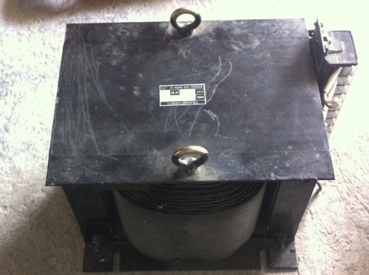 หม้อแปลงไฟจาก 200-220 V. เป็น 100-110 V. ยี่ห้อ RIVULET Iจากญี่ปุ่นขนาด 5.8 K VA.