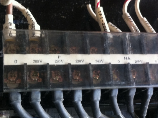 หม้อแปลงไฟจาก 200-220 V. เป็น 100-110 V. ยี่ห้อ RIVULET Iจากญี่ปุ่นขนาด 5.8 K VA.