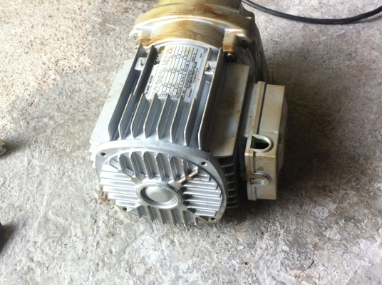 มอเตอร์เกียร์ทดเหมาะใข้ขับเปิด-ปิดประตูหน้าบ้านยี่ห้อ FUJI ขนาด 100 W. หมุน 30 รอบต่อนาที โครงสร้างอลูมิเนียมอัลลอยด์