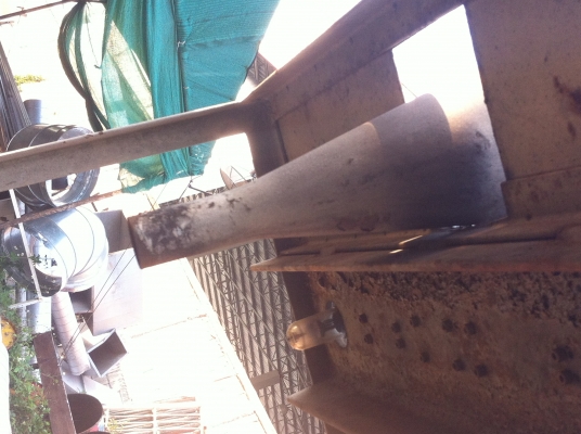 ขุดโต็ะดูดผสมงานสองขนิดเข้าด้วยกัน เป็นระบบไซโคลน มีขุดปรับแรงดันเสองตัว