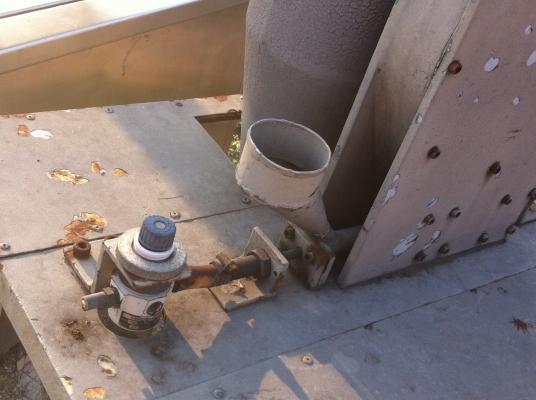 ขุดโต็ะดูดผสมงานสองขนิดเข้าด้วยกัน เป็นระบบไซโคลน มีขุดปรับแรงดันเสองตัว