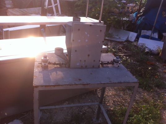 ขุดโต็ะดูดผสมงานสองขนิดเข้าด้วยกัน เป็นระบบไซโคลน มีขุดปรับแรงดันเสองตัว