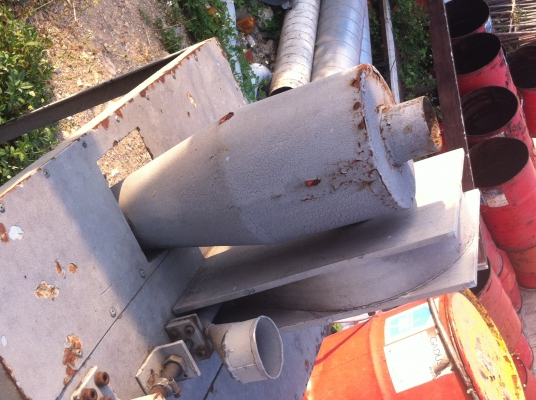 ขุดโต็ะดูดผสมงานสองขนิดเข้าด้วยกัน เป็นระบบไซโคลน มีขุดปรับแรงดันเสองตัว