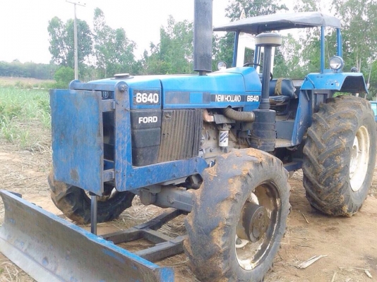 **590,000 บ.ต่อรอง///รถไถ2เพลาFORD-6640 4WD** ขาย FORD 4WD รถไถ2เพลา ยอดนิยม FORD-6640 4WD คานหน้าคาราโร่ เครื่องเดิม เกียร์เดิม เครื่องยนต์ดีเซล FORD-4สูบ 85HP เครื่องดี แรงดี แน่น เกียร์ดี ไม่หลุด ไม่หอน เกียร์ 4WD ใช้งานปกติ ไม่มีปัญหา ช่วงล่างดี แน่น