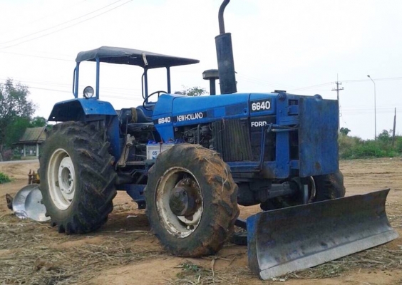 **590,000 บ.ต่อรอง///รถไถ2เพลาFORD-6640 4WD** ขาย FORD 4WD รถไถ2เพลา ยอดนิยม FORD-6640 4WD คานหน้าคาราโร่ เครื่องเดิม เกียร์เดิม เครื่องยนต์ดีเซล FORD-4สูบ 85HP เครื่องดี แรงดี แน่น เกียร์ดี ไม่หลุด ไม่หอน เกียร์ 4WD ใช้งานปกติ ไม่มีปัญหา ช่วงล่างดี แน่น