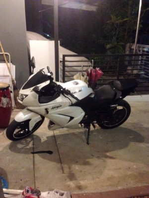 ลดสุดๆ ninja250 สีขาว ปี 2011 สภาพ ดี๊ดี เดิมๆครับ รถสวยมาดูได้เลย