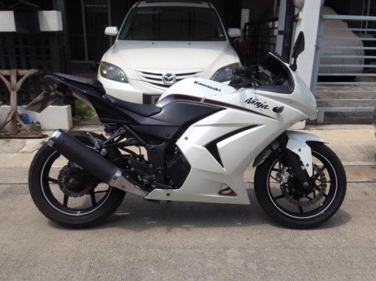 ลดสุดๆ ninja250 สีขาว ปี 2011 สภาพ ดี๊ดี เดิมๆครับ รถสวยมาดูได้เลย